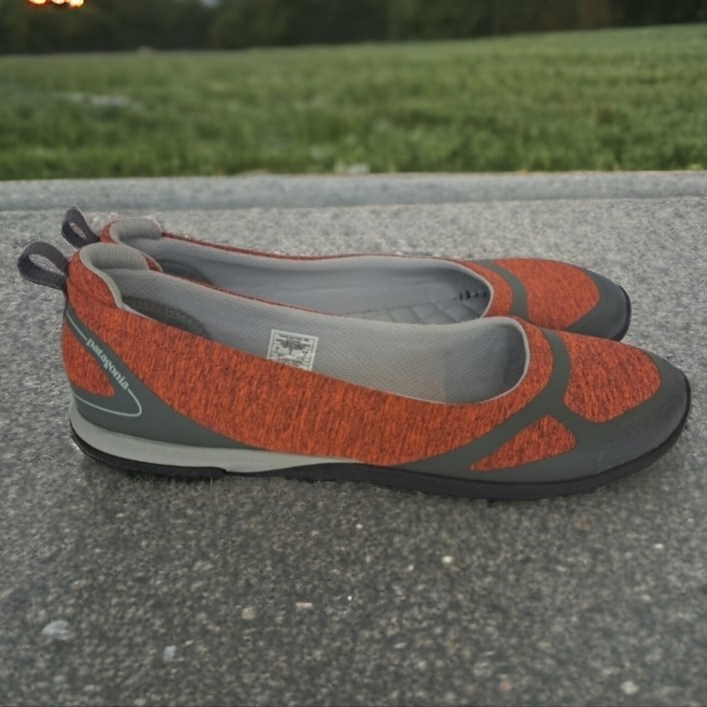 Patagonia flat women's shoes orange & gray like new never worn Size 7